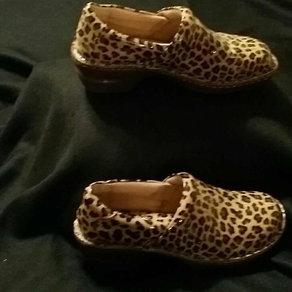 Shoes - Picture 2 of 4